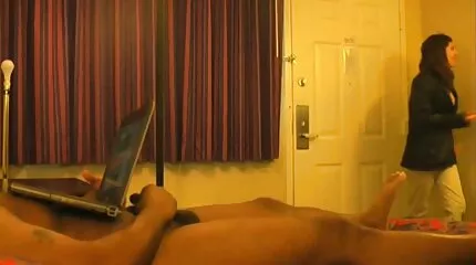 คนสวนได้รับ วีดีโอ x ฝรั่ง blowjob จากพนักงานต้อนรับกลางแจ้งที่หรูหรา