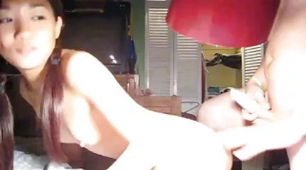 สาวผมแดง วีดีโอ โป๋ ฟรี busty ดูดกระเจี๊ยวไขมันอย่างกระตือรือร้น