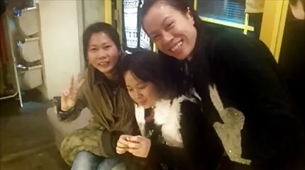 ท่า 69 เลสเบี้ยนในโรงอาบน้ำเลียชีสเค้กของกันและกัน ดู วีดีโอ หนัง x