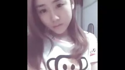 ผมบลอนด์ชอบเล่นแผลง ๆ ดู คลิป วีดีโอ x และโดนเย็ดในห้องอาบน้ำ